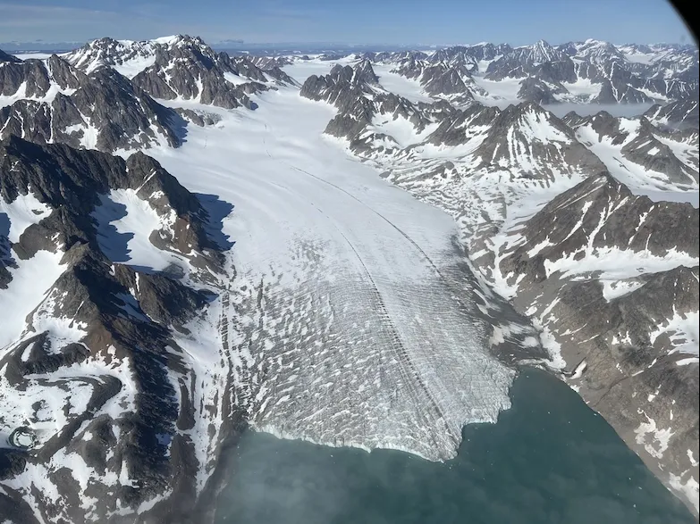 Glacier flows to ocean